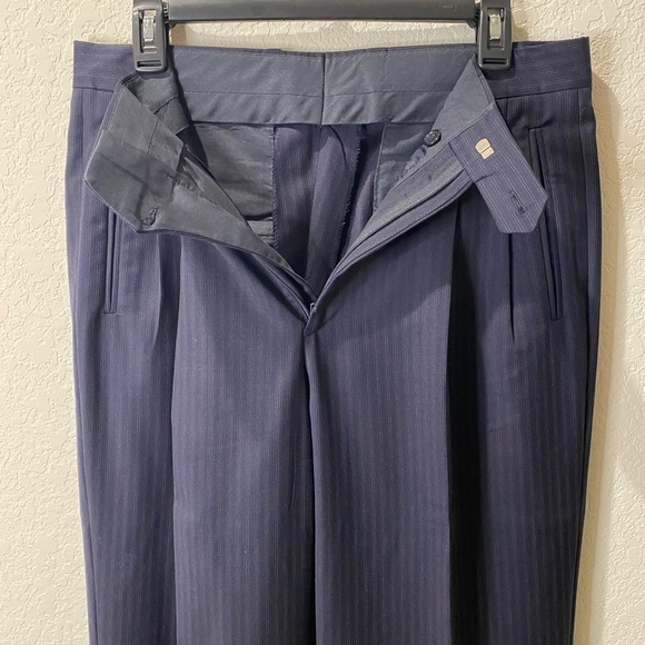 Donna Karen Signature Italian  2-Button Suit Set - Picture 12 of 15